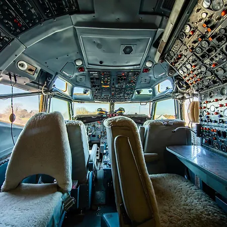 Boeing 727 Airliner Private Jet Bådhotel *